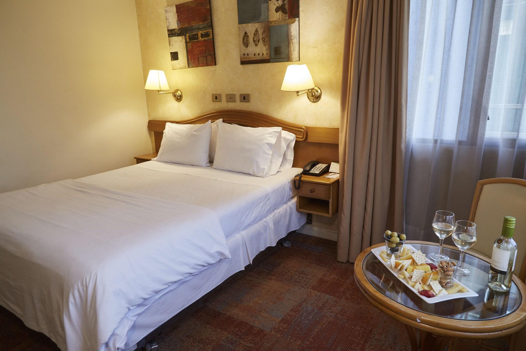 Hotel Torremayor Lyon سانتياغو المظهر الخارجي الصورة