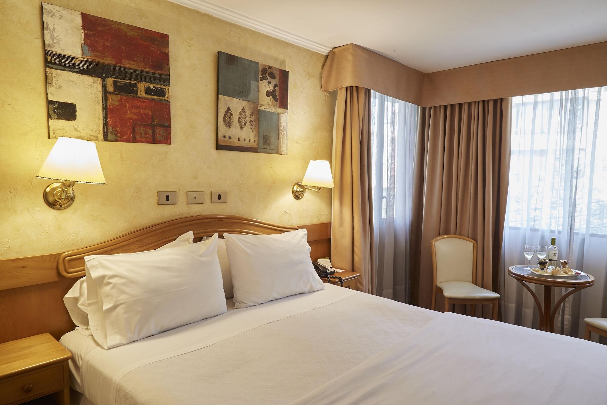 Hotel Torremayor Lyon سانتياغو المظهر الخارجي الصورة